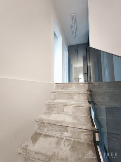Apartament cu 3 camere semidecomandat, mobilat în Zorilor