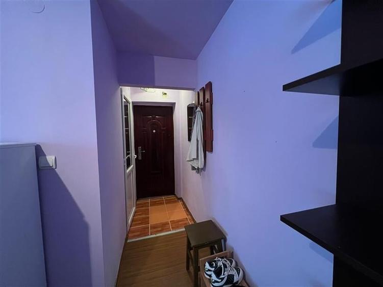 Apartament cu 2 camere semidecomandat, mobilat în Central