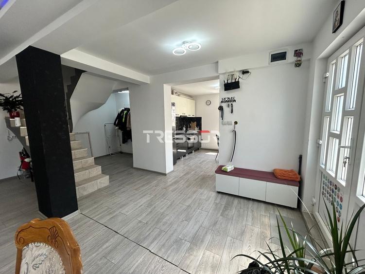 Casă cu 5 camere cu Canalizare în Lumina