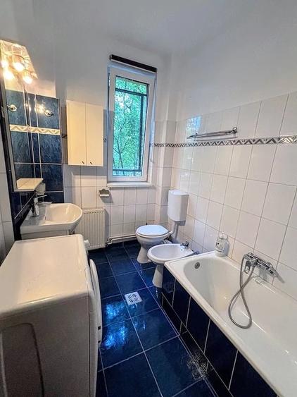 Apartament cu 3 camere decomandat în Jiului