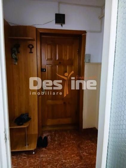 Apartament cu 3 camere decomandat, mobilat în Central