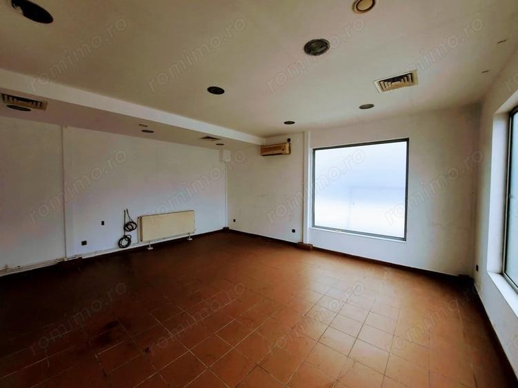 Spațiu comercial, de 18 mp, în Sântuhalm