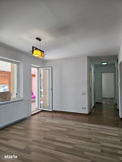 Apartament cu 3 camere decomandat în Sud
