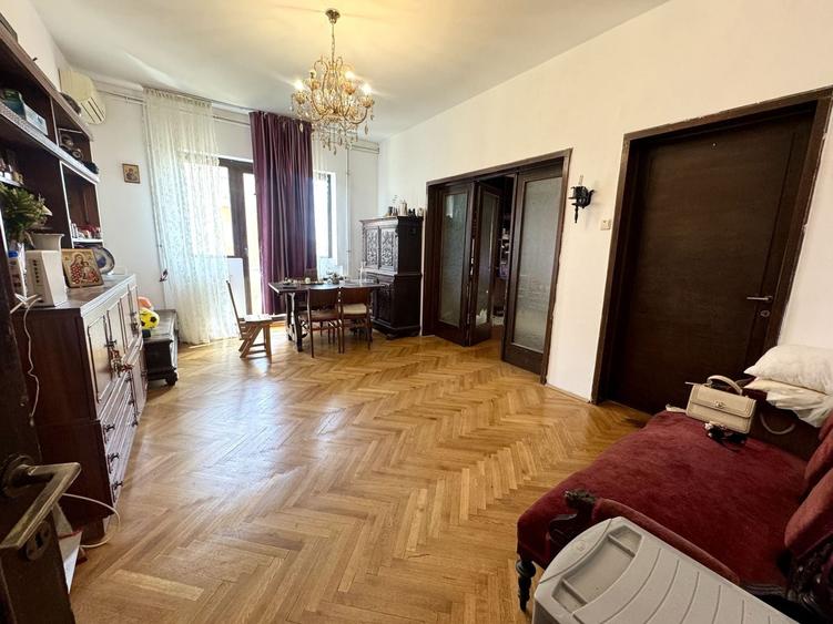 Apartament cu 3 camere circular, mobilat în Universitate