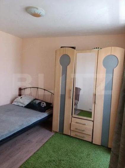 Apartament cu 3 camere semidecomandat în 14 Mai