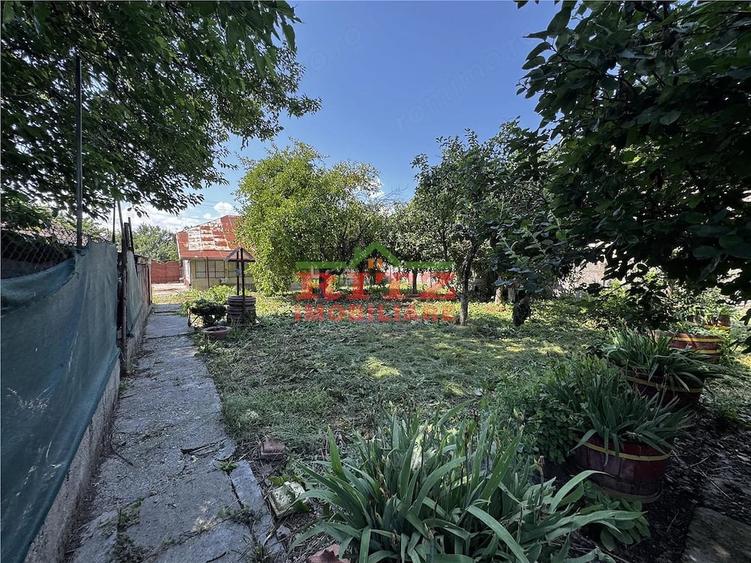 Casă cu 4 camere cu Teren 2437 Mp în Osica de Sus