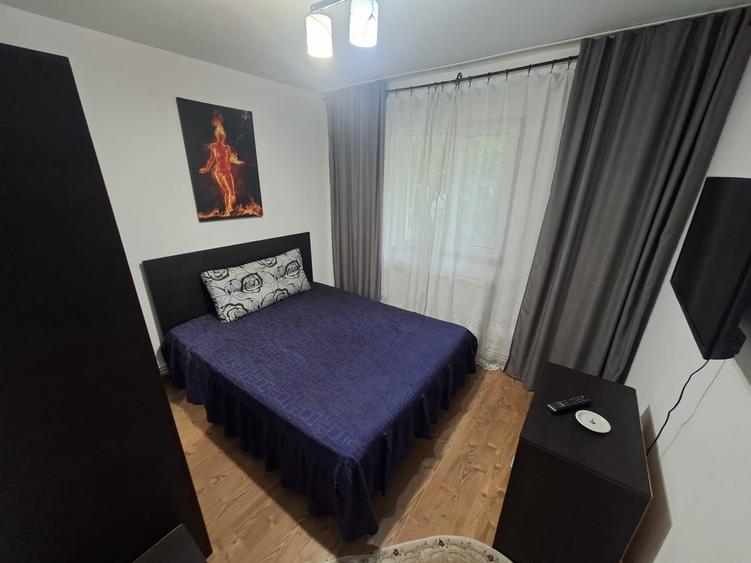 Apartament cu 3 camere semidecomandat în Alexandru cel Bun