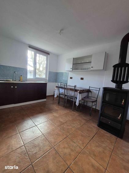 Casă cu 4 camere cu Teren 1200 Mp în Peciu Nou