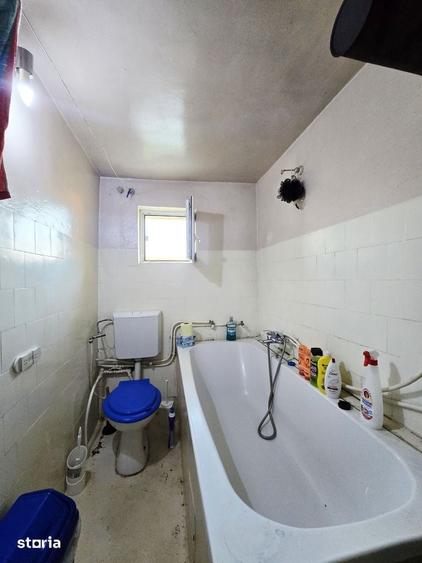 Casă cu 5 camere cu Teren 2452 Mp în Central