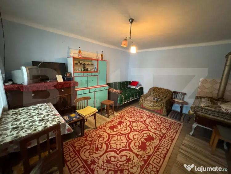 Casă cu 7 camere cu Teren 2461 Mp în Central