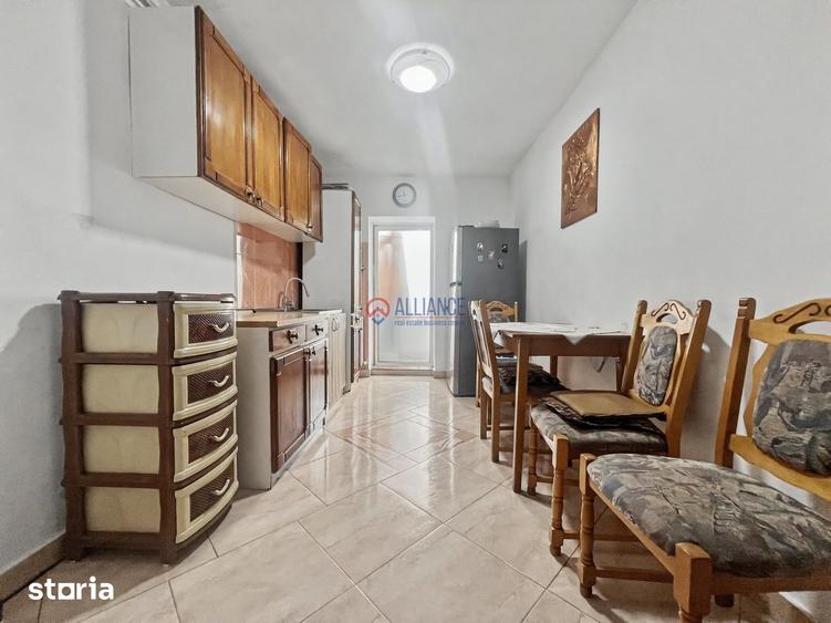 Apartament cu 3 camere decomandat în Delfinariu