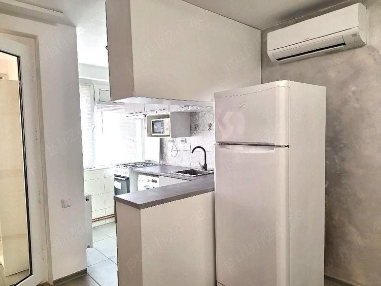 Garsonieră decomandată în Costin Georgian