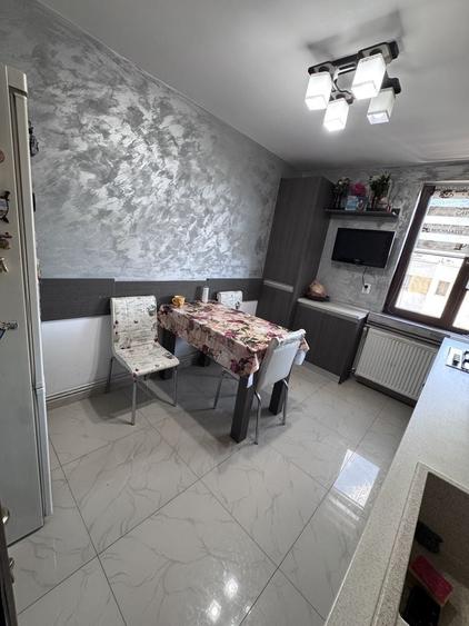 Apartament cu 4 camere decomandat în Exercițiu