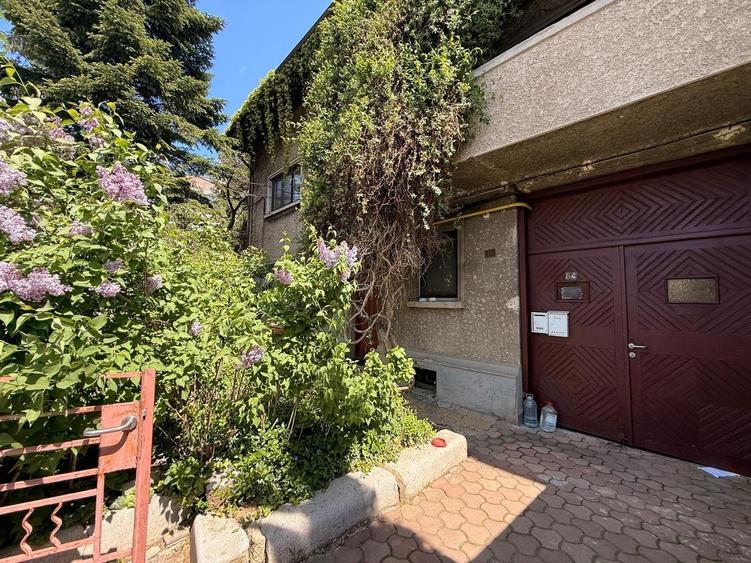 Apartament cu 3 camere decomandat, mobilat în Banu Manta