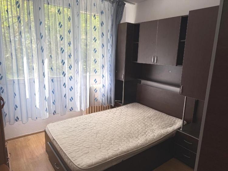 Apartament cu 3 camere semidecomandat, mobilat în Drumul Taberei