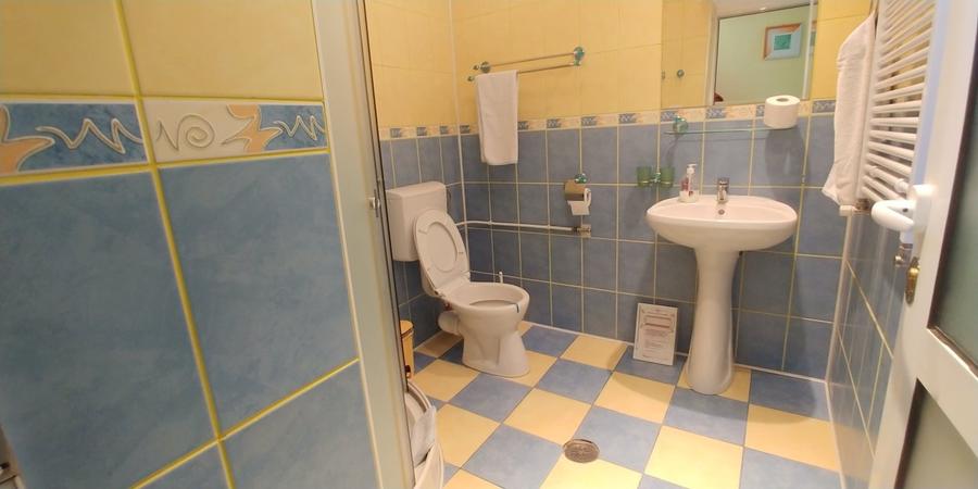 Casă individuală cu 8 camere cu Canalizare în Breaza