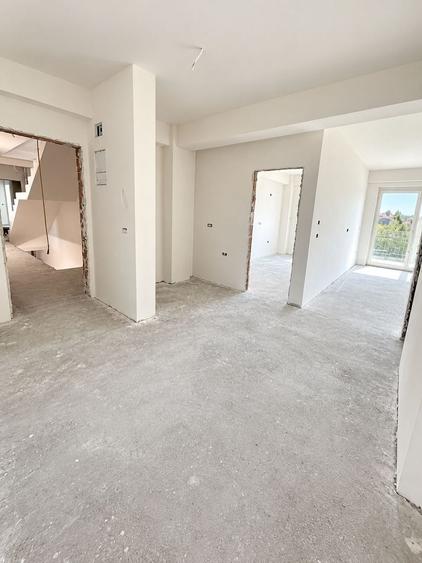 Apartament cu 3 camere decomandat în Soarelui
