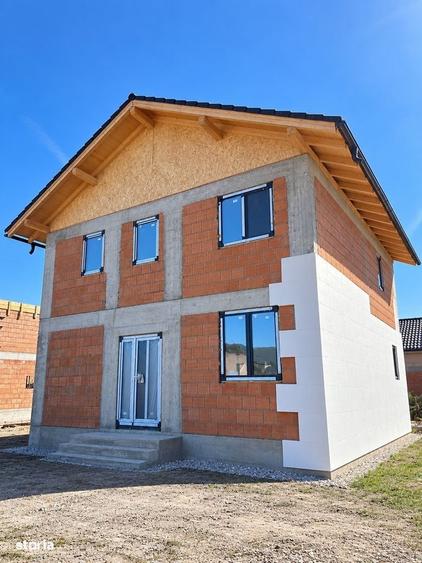 Casă cu 4 camere decomandat în Hărmanului