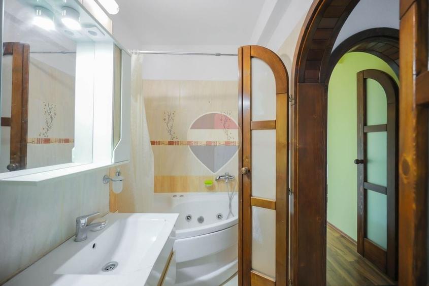 Apartament cu 3 camere decomandat în Rogerius