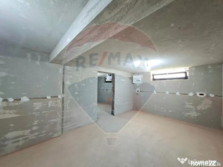 Casă cu 4 camere cu Teren 517 Mp în Vladimirescu