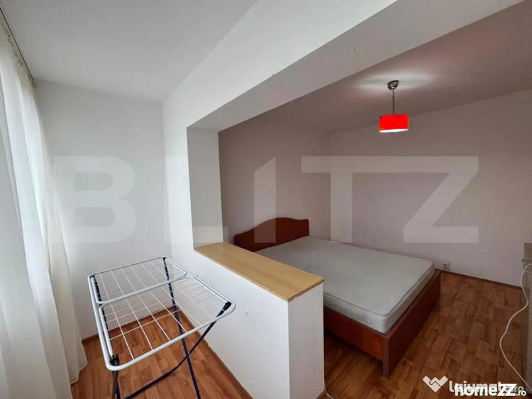 Apartament cu 3 camere decomandat în Sărari