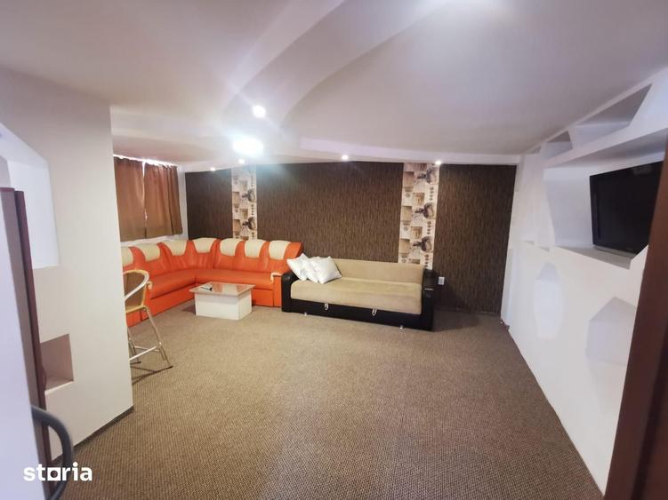 Casă cu 8 camere decomandat cu Teren 257 Mp în Central
