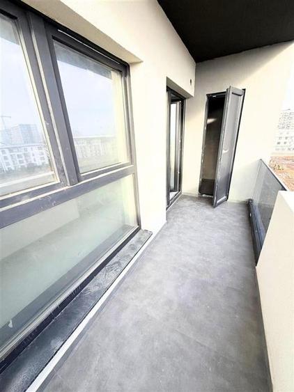 Apartament cu 3 camere semidecomandat în Exterior Sud