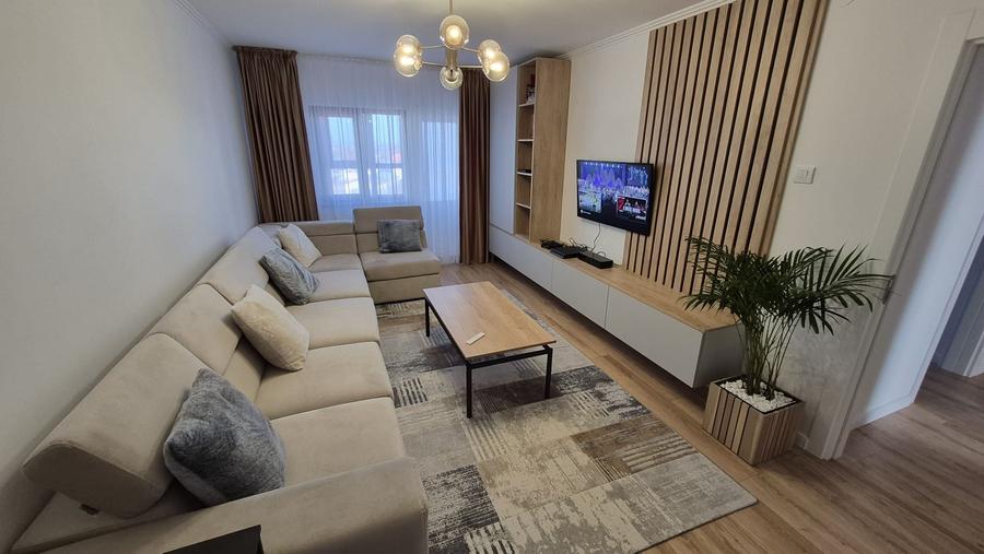 Apartament cu 3 camere decomandat în Central