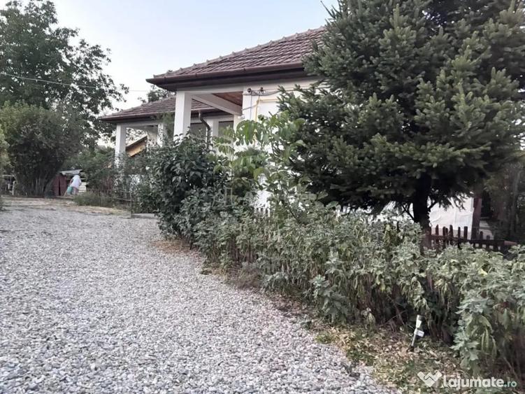 Casă cu 4 camere cu Teren 1439 Mp în Exterior Vest