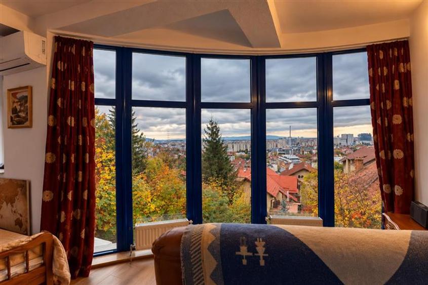 Apartament cu 2 camere decomandat, mobilat în Centrul Istoric