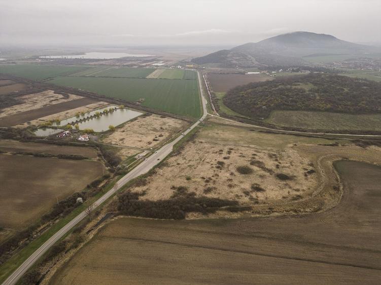 Teren agricol extravilan de 8600 mp, în Central