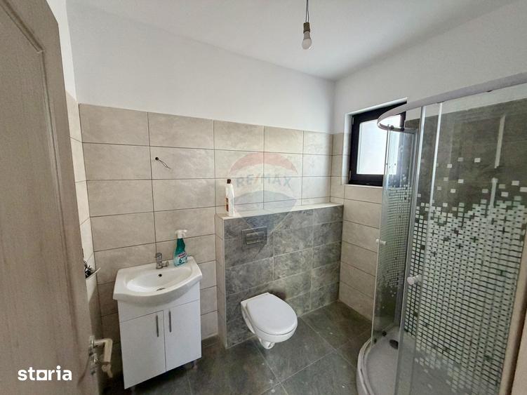 Casă cu 3 camere cu Teren 400 Mp în Golești