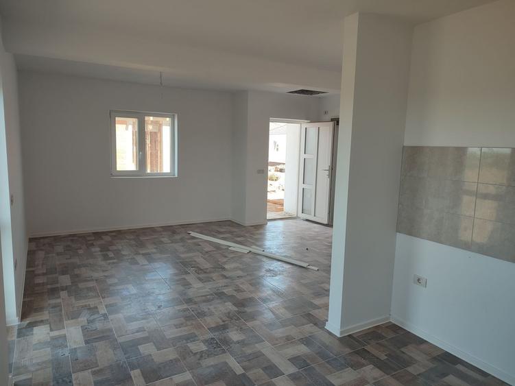 Casă individuală cu 3 camere cu Canalizare în Sânandrei