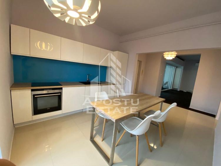 Apartament cu 4 camere decomandat, mobilat în Central