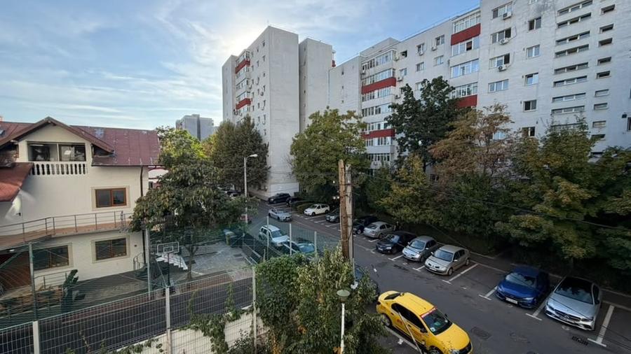 Garsonieră decomandată în 1 Mai