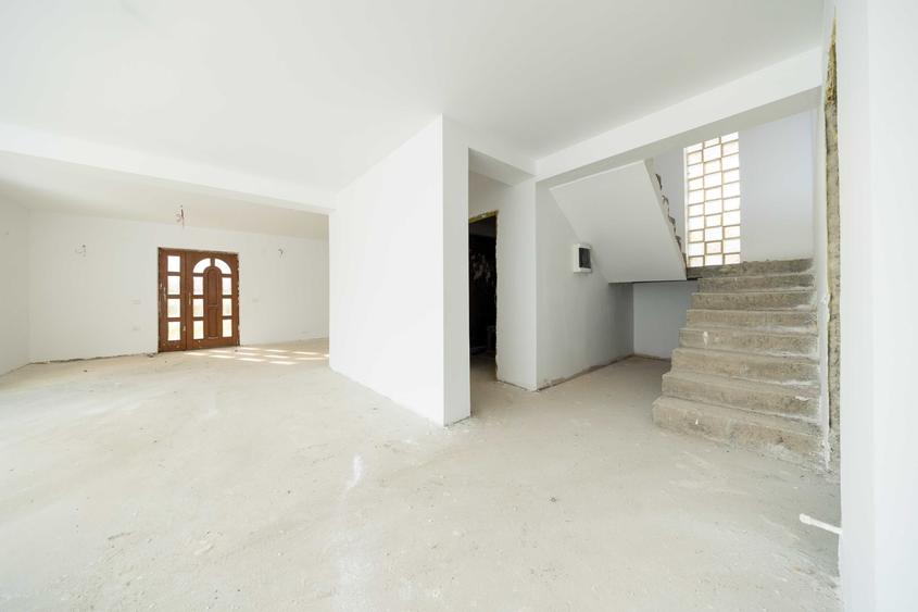 Casă cu 4 camere în Central