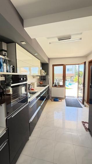 Casă individuală cu 4 camere cu Piscina în Exterior Vest