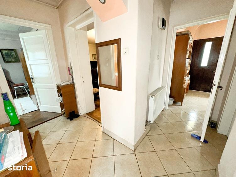 Apartament cu 3 camere decomandat în Central