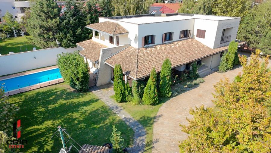 Casă individuală cu 9 camere cu Piscina în Voluntari