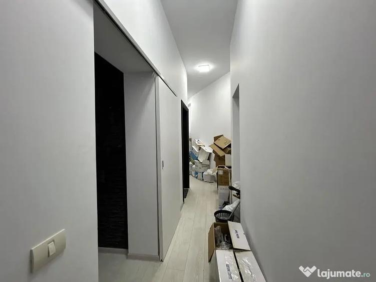 Apartament cu 4 camere semidecomandat în Universitate