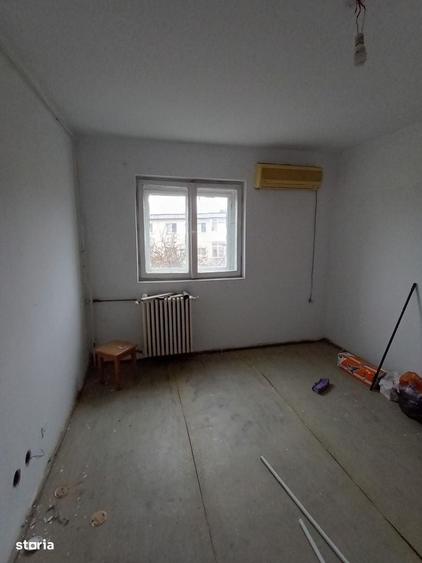 Apartament cu 2 camere semidecomandat în Gorjului