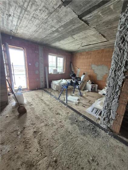 Duplex cu 4 camere cu Canalizare în Moșnița Nouă