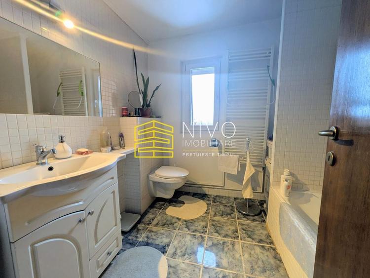 Casă individuală cu 11 camere cu Piscina în Platou