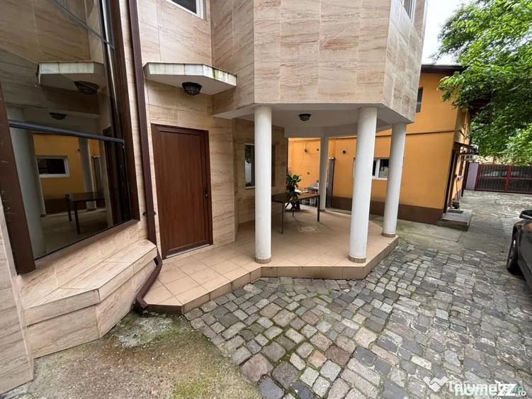 Casă cu 5 camere cu Teren 300 Mp în Colentina