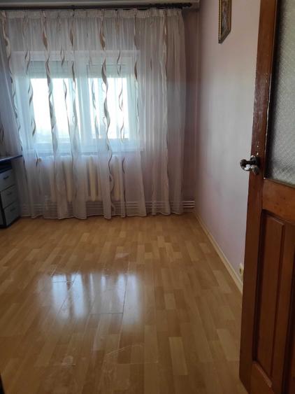 Apartament cu 3 camere decomandat în Obcini