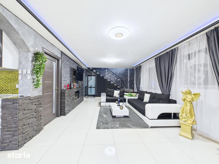 Casă cu 6 camere cu Teren 500 Mp în Oinacu