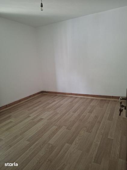 Apartament cu 3 camere semidecomandat în George Enescu