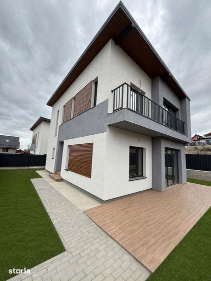 Casă cu 4 camere cu Teren 300 Mp în Bucium