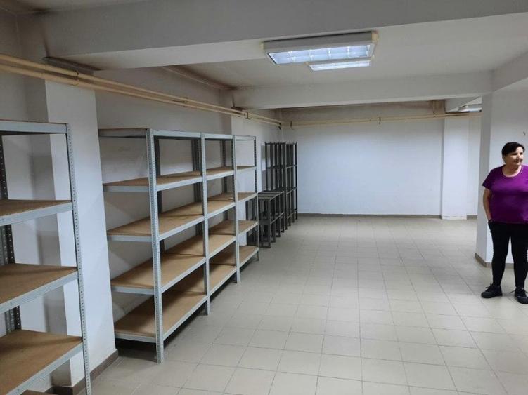 Casă individuală cu 6 camere cu Canalizare în Central