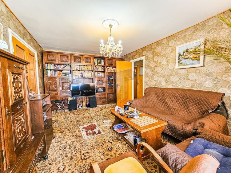 Apartament cu 4 camere semidecomandat, mobilat în Vatra Luminoasă